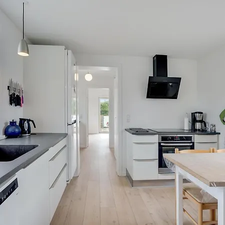 בית נופש Nice In With Kitchen בלבאנד